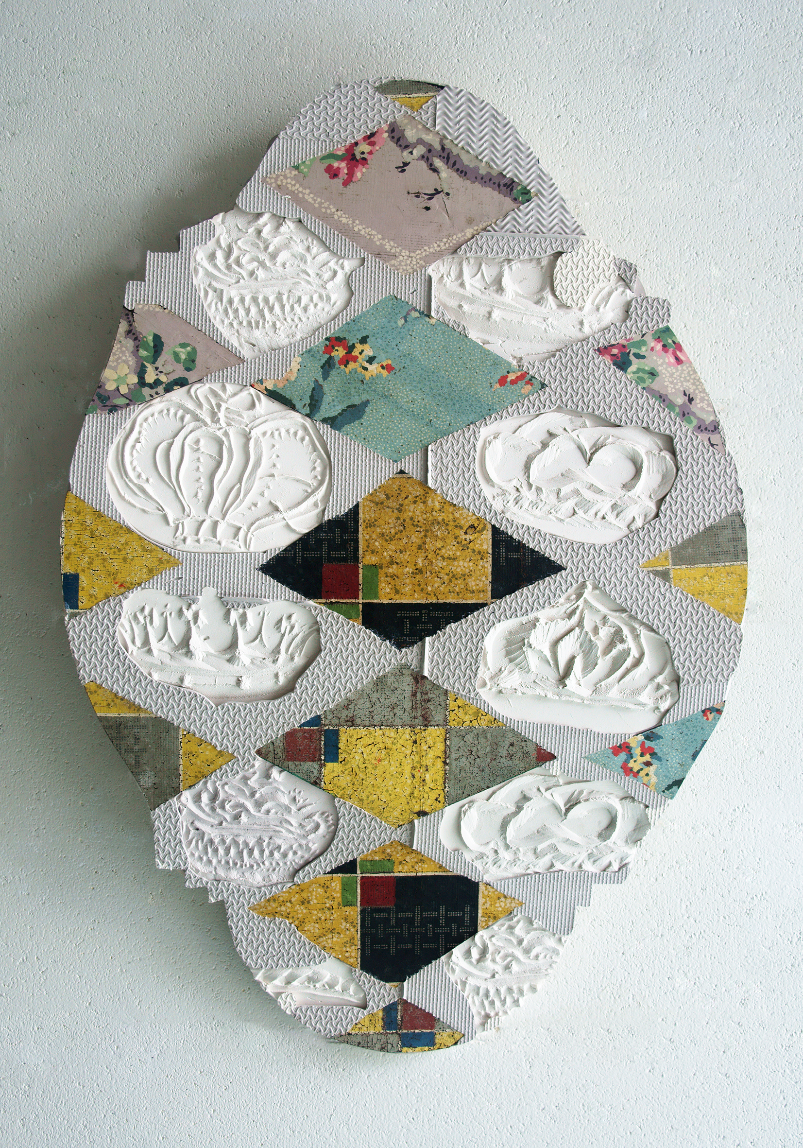 Bruce Reynolds
Coronas 2015,
Hydrostone and pigment with
Linoleum and plaster insets.
95 x 62 x 12cm
Courtesy of the artist.